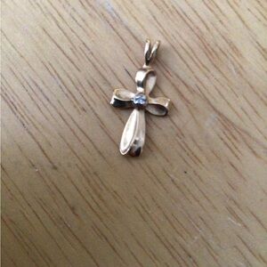Elegant Gold Cross Pendant with Diamond Accent